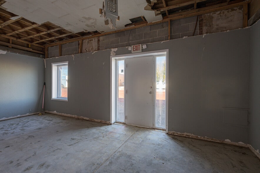 More Photos Of 116 W Woodard St, Denison Flex For Sale