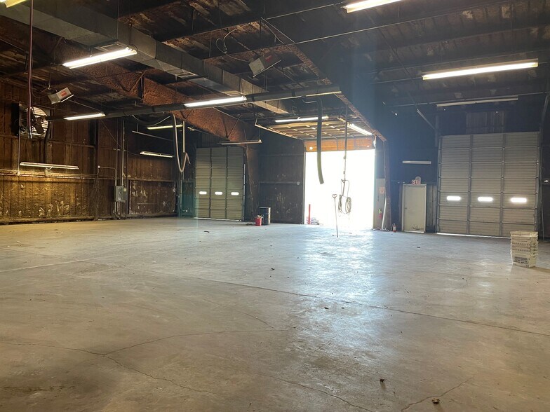 More Photos Of 5670 US-80, Jackson Manufacturing For Lease