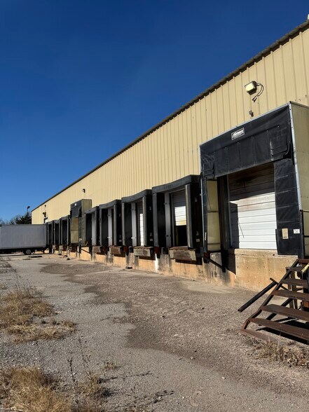 More Photos Of 8716 SE 15th St, Oklahoma City Distribution For Sale