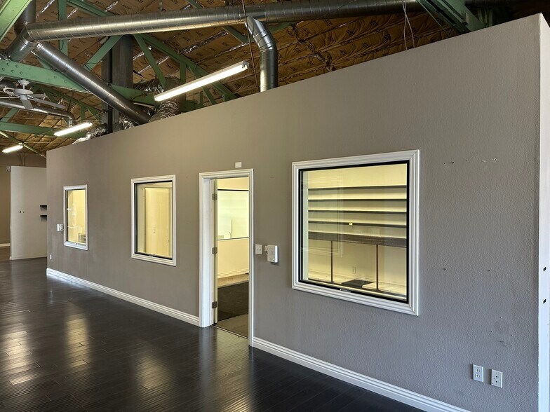 More Photos Of 212 W Magnolia Blvd, Burbank Light Distribution For Lease