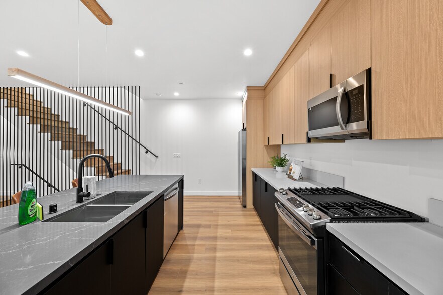 More Photos Of 833 N McCadden Pl, Los Angeles Apartments For Sale