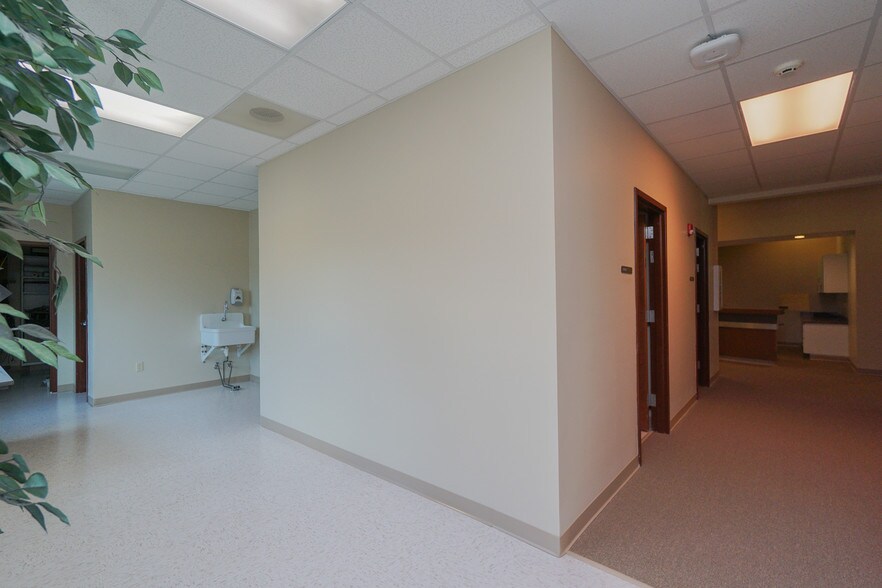 More Photos Of 100 Perpetual Sq, Anderson Medical For Lease