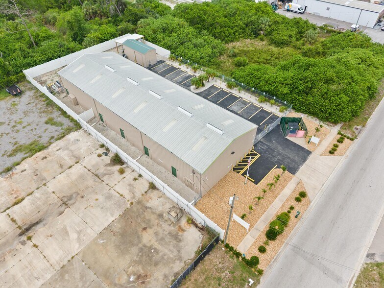 More Photos Of 743 Wesley Ave, Tarpon Springs Warehouse For Lease
