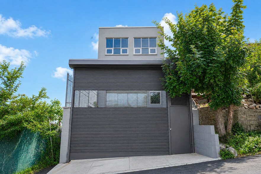 More Photos Of 16 Concord Pl, Staten Island Warehouse For Sale