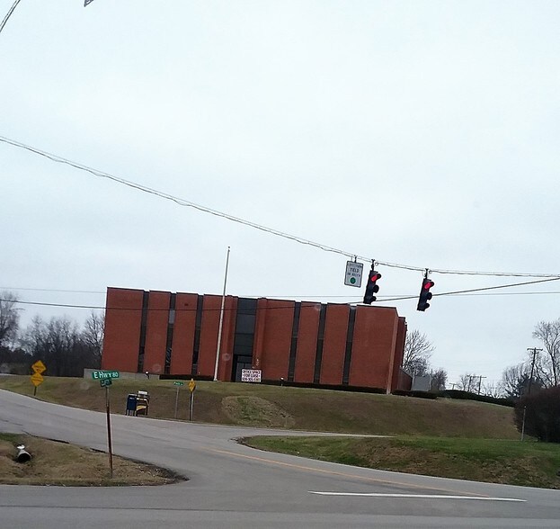 More Photos Of 600 Clifty St, Somerset Office For Lease