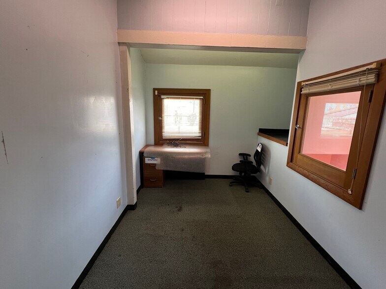 More Photos Of 894 Queen St, Honolulu Storefront Retail Office For Lease