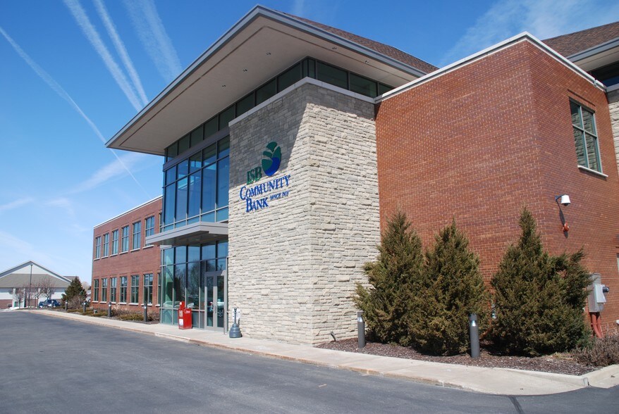 More Photos Of W1046 Marietta Ave, Ixonia Office For Lease