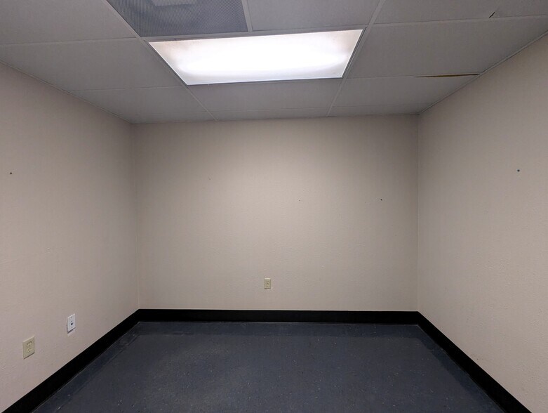 More Photos Of 2440 W Cardinal Dr, Beaumont Warehouse For Lease