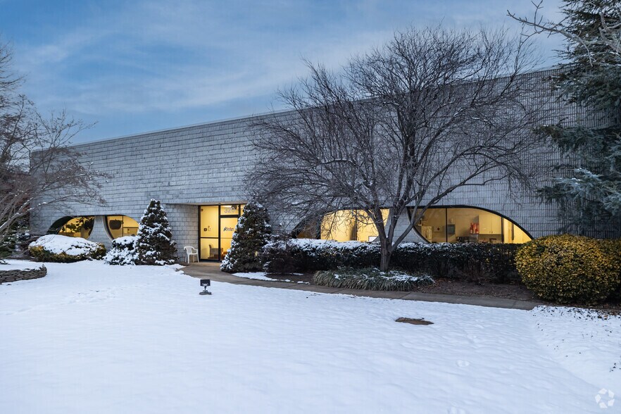 Primary Photo Of 320 Oser Ave, Hauppauge Warehouse For Lease