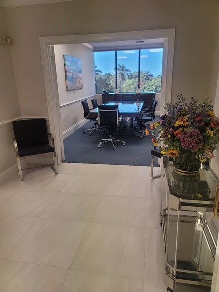 More Photos Of 2375 Tamiami Trl N, Naples Loft Creative Space For Sale