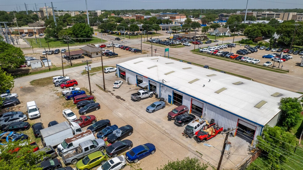 More Photos Of 308 W Avenue B, Garland Auto Repair For Sale