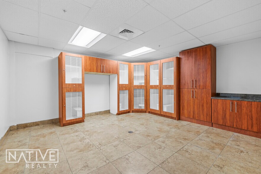 More Photos Of 311-313 E Hallandale Beach Blvd, Hallandale Beach Freestanding For Lease