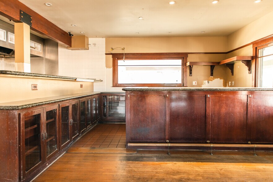 More Photos Of 71 N Palm St, Ventura Restaurant For Lease