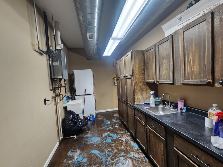 More Photos Of 109 W Poplar St, Harrisburg Specialty For Sale