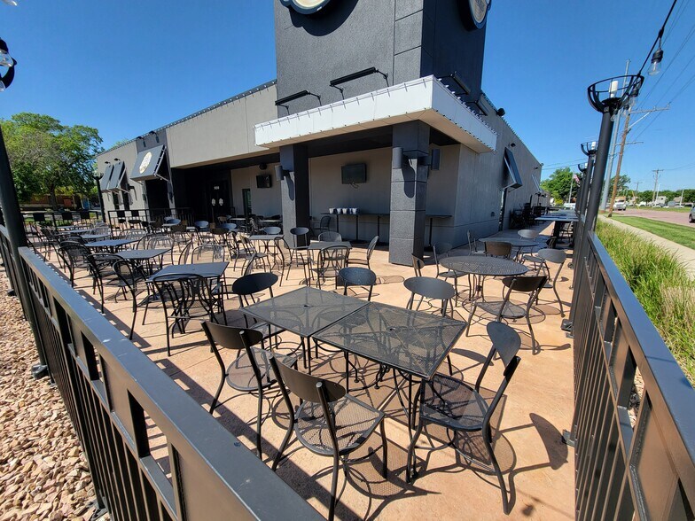 More Photos Of 909 N West Ave, Sioux Falls General Retail For Sale