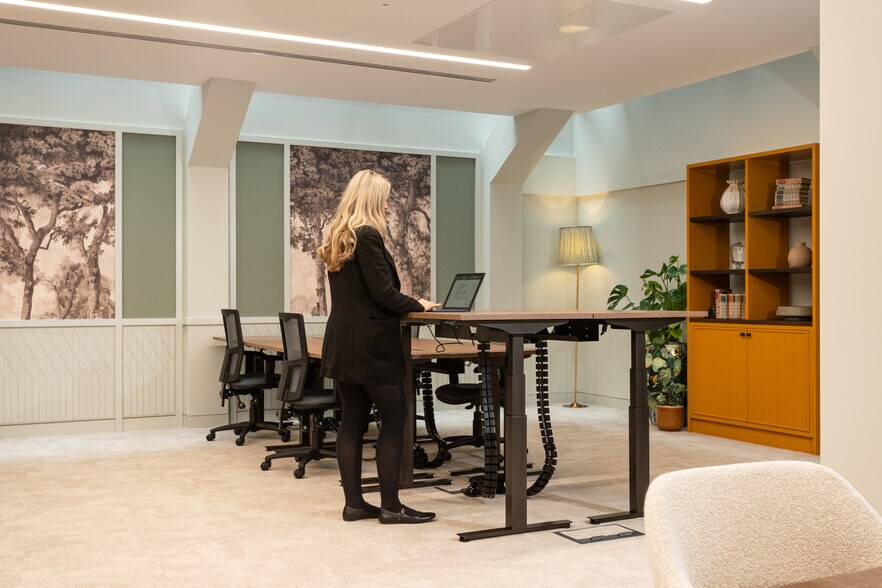 More Photos Of 75 Grosvenor St, London Coworking Space