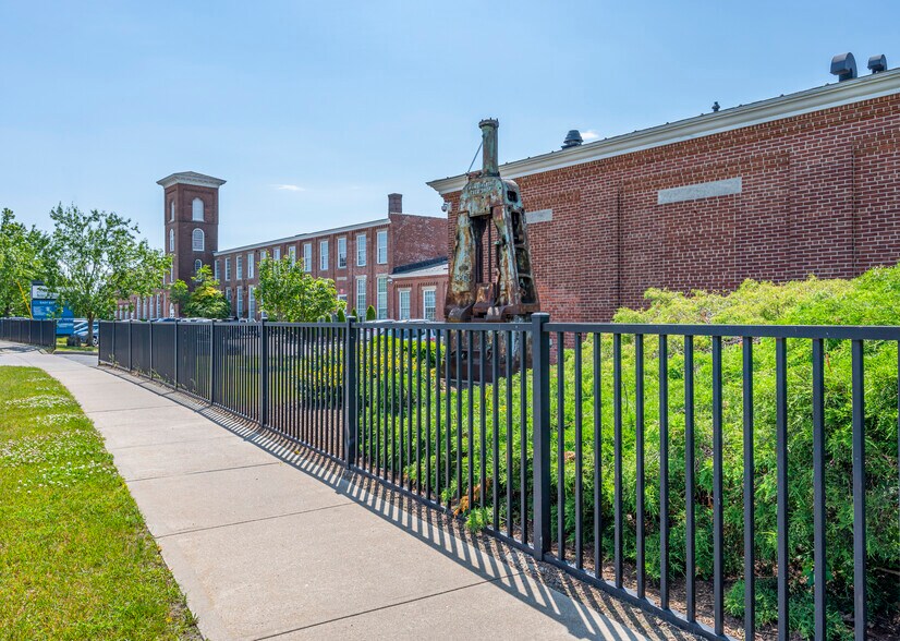 More Photos Of 146-148 W River St, Providence Medical For Lease