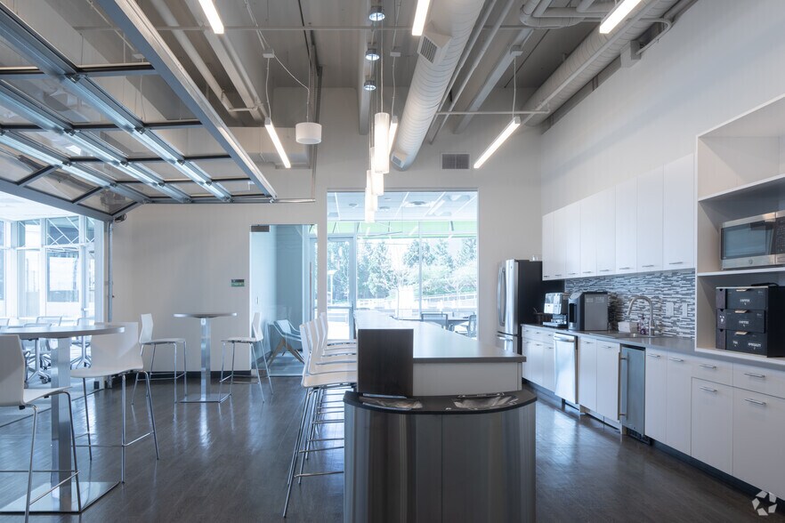 More Photos Of 6380 S Fiddlers Green Cir, Greenwood Village Office For Lease