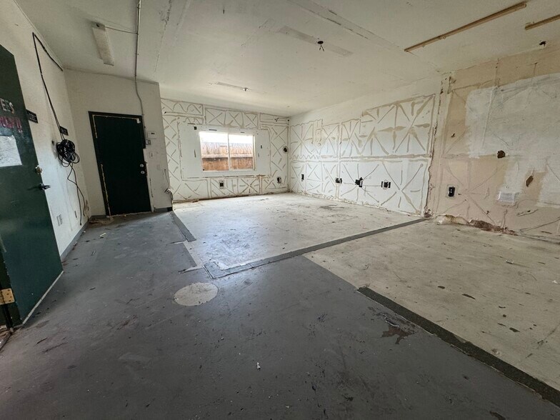 More Photos Of 4920 W Pico Blvd, Los Angeles Light Manufacturing For Lease