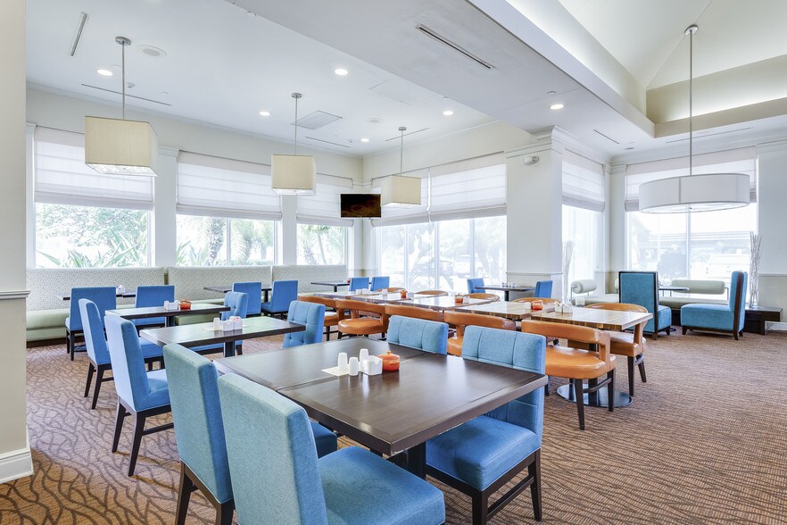 More Photos Of 617 W Expressway 83, McAllen Hotel For Sale