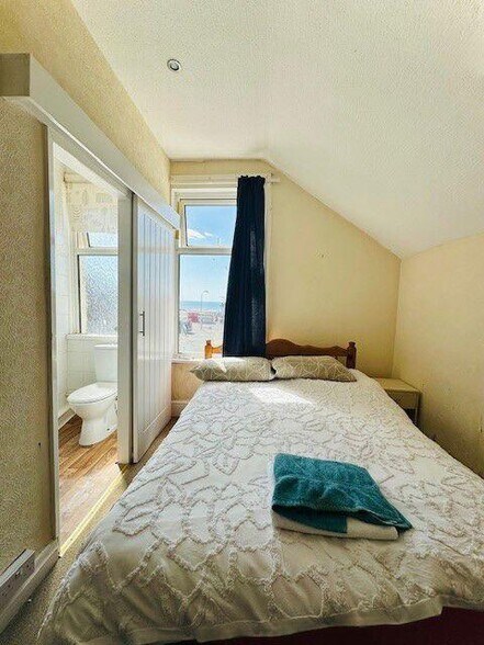 More Photos Of 4 Station Rd, Blackpool Hotel For Sale