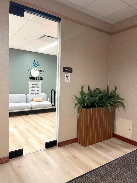 More Photos Of 5650 N Green Bay Ave, Glendale Medical For Lease