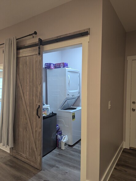 More Photos Of 555 Research Dr, Athens Office For Sale