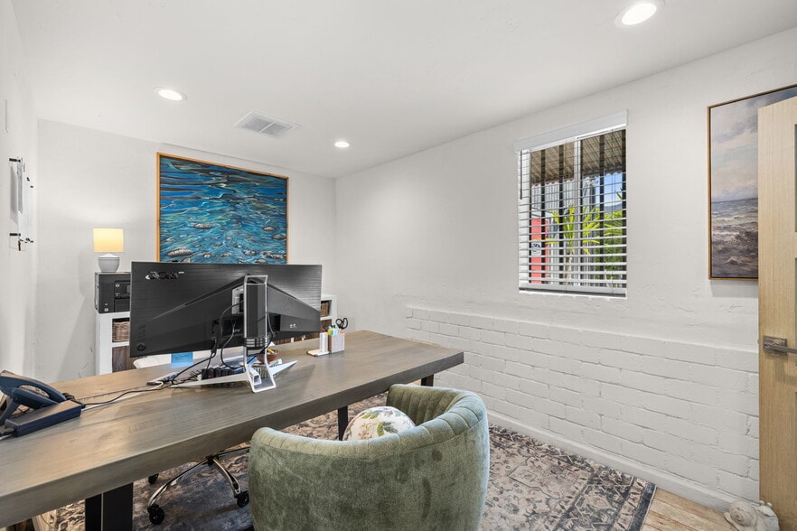 More Photos Of 133 Sunnyway Dr, Ventura Warehouse For Lease