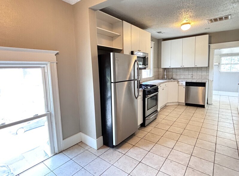 More Photos Of 146 N Logan St, Denver Specialty For Sale