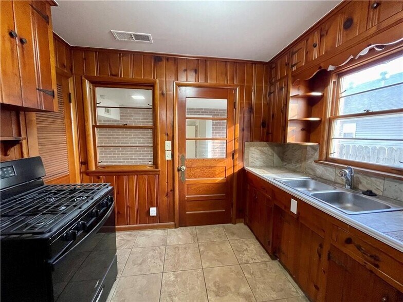 More Photos Of 311 S Main St, Springdale Office For Sale