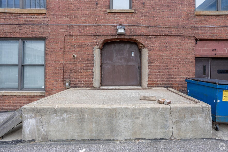 More Photos Of 1138 W 9th St, Cleveland Office For Sale