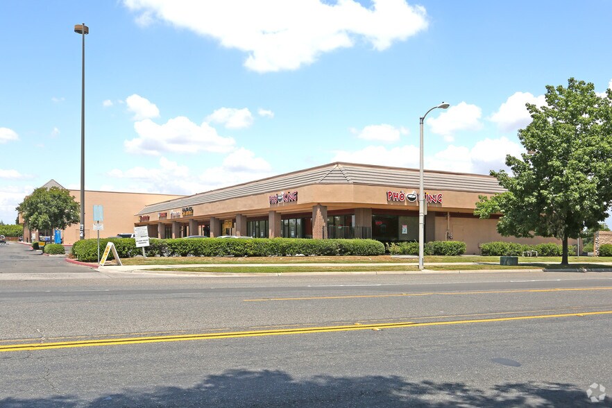 More Photos Of 1424-1550 N Ben Maddox Way, Visalia Storefront For Lease