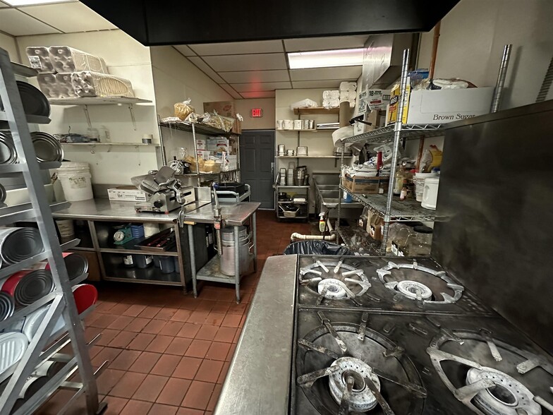 More Photos Of 1427 W Galena Ave, Freeport Freestanding For Sale