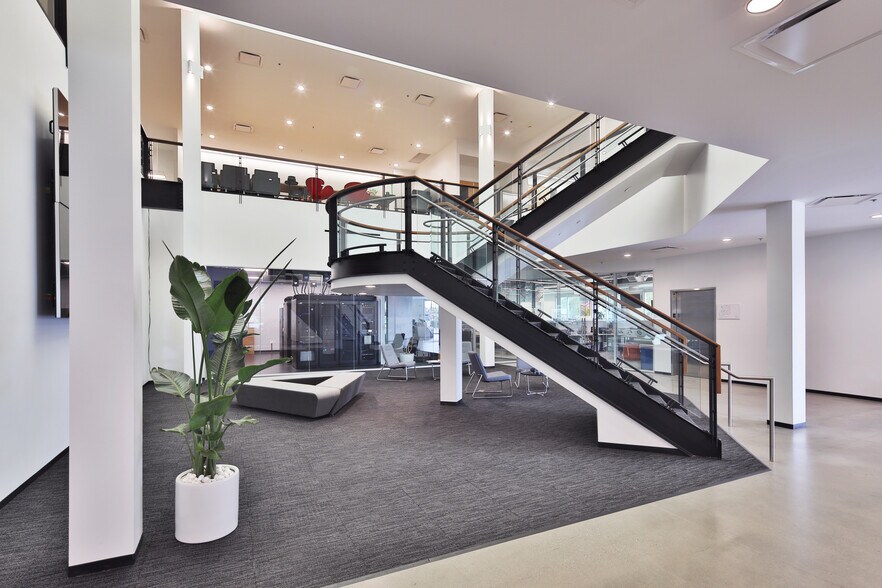 More Photos Of 18500 Crenshaw Blvd, Torrance Warehouse For Sale