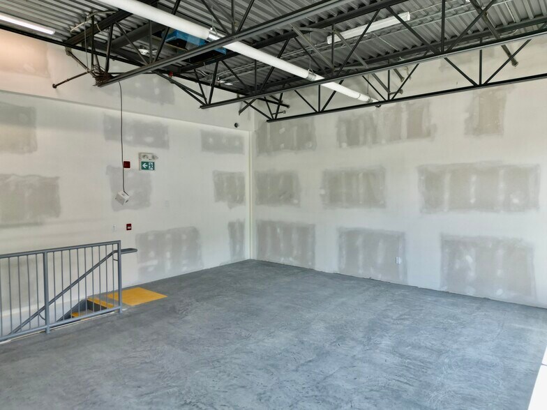 More Photos Of 2660 Barnet Hwy, Coquitlam Warehouse For Sale