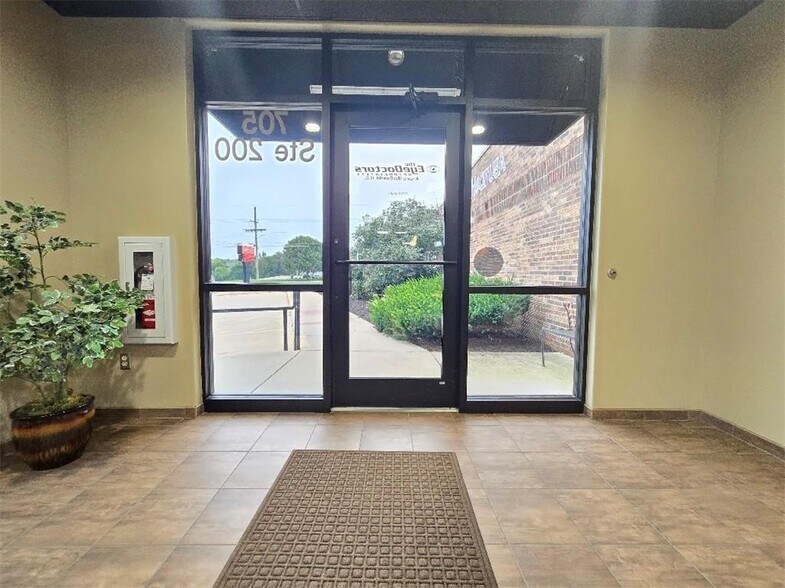 More Photos Of 705 Baptiste Dr, Paola Medical For Sale