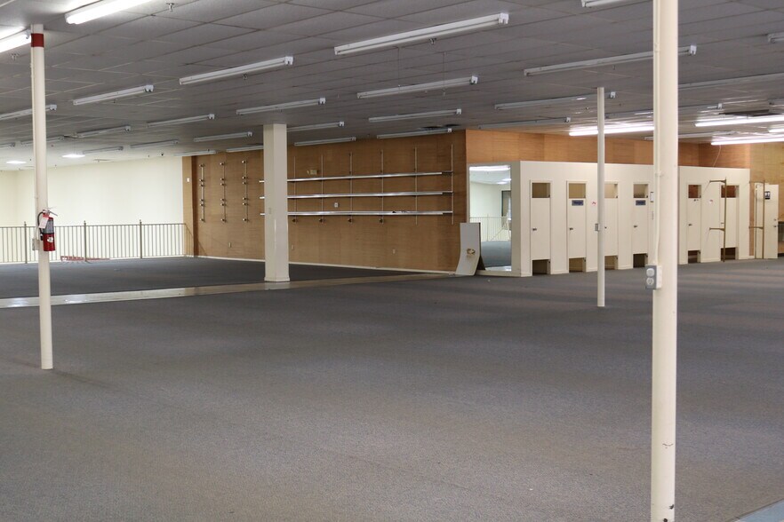 More Photos Of 6600 N Tryon St, Charlotte General Retail For Sale
