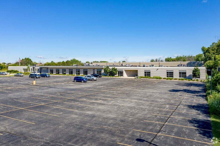 More Photos Of 1000 W Donges Bay Rd, Mequon Flex For Lease