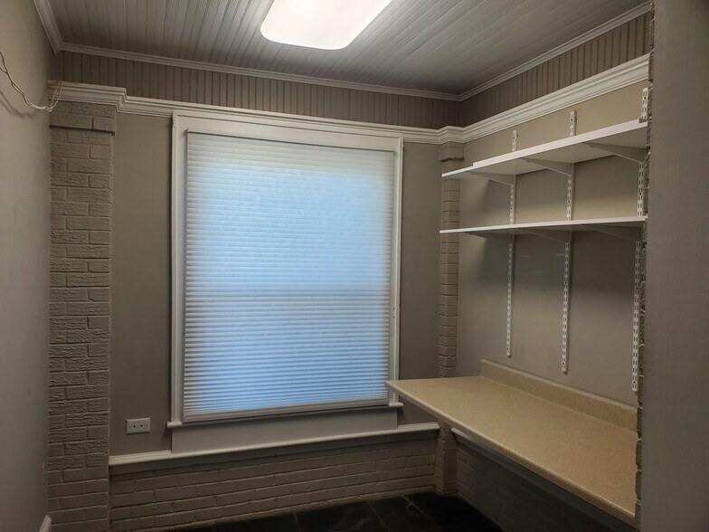 More Photos Of 1602 Grandin Rd SW, Roanoke Medical For Sale