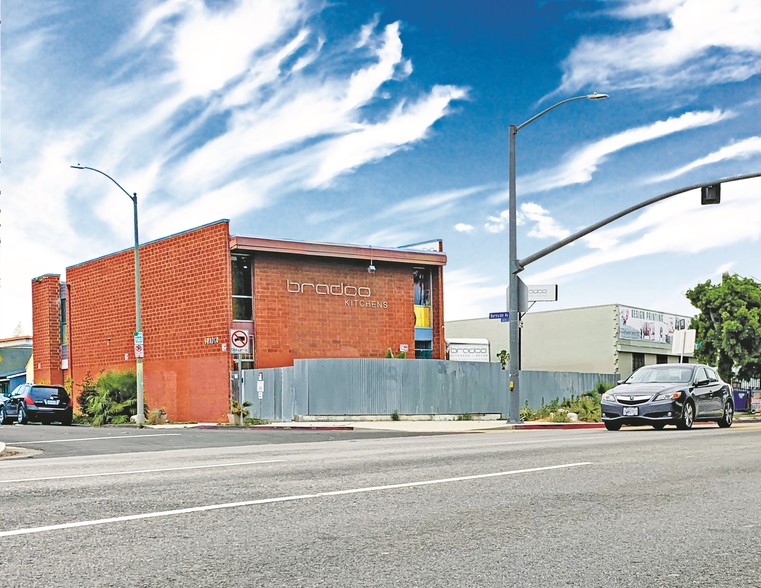 Primary Photo Of 5350 Venice Blvd, Los Angeles Loft Creative Space For Lease