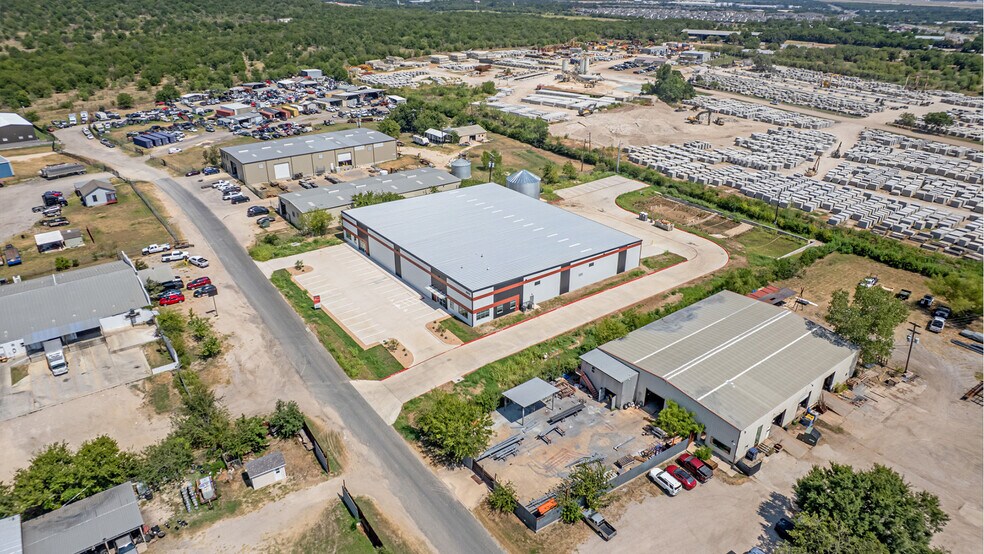 More Photos Of 8602 Lava Hill Rd, Austin Distribution For Lease