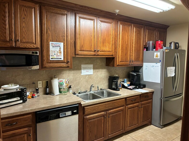 More Photos Of 1425 S Fretz Ave, Edmond Office For Sale