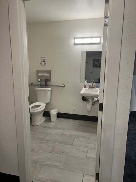 More Photos Of 18445 E Burnside St, Portland Office Residential For Sale