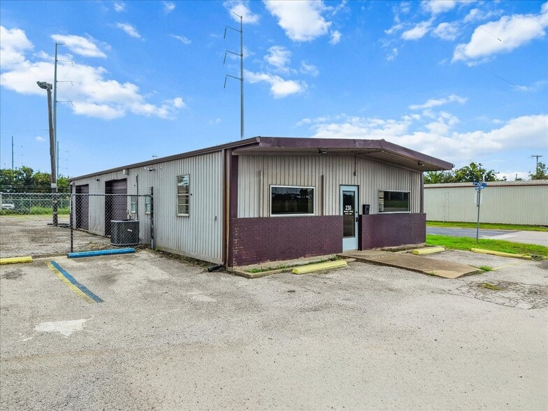 More Photos Of 230 Highway 146 S, Texas City Auto Dealership For Sale
