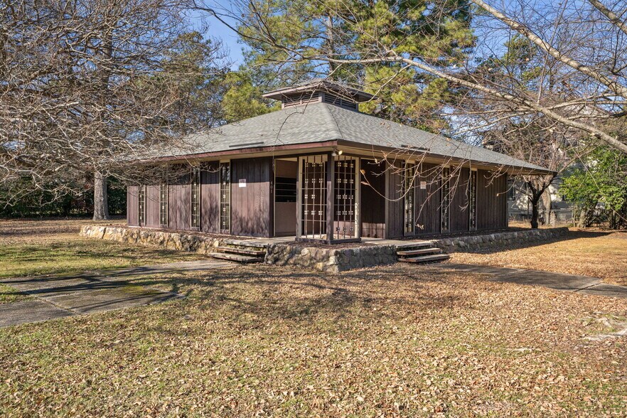 More Photos Of 401 N James St, Goldsboro Medical For Sale
