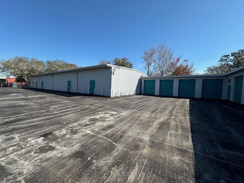 More Photos Of 3945 Sawyer Rd, Sarasota Self Storage For Sale
