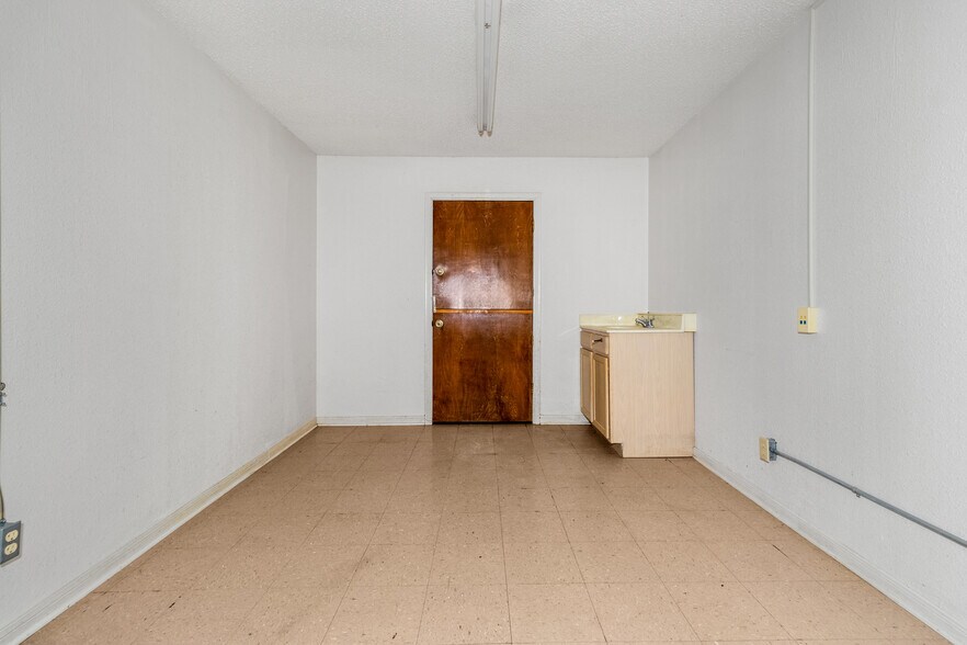 More Photos Of 2900 Trimmier Rd, Killeen Medical For Sale