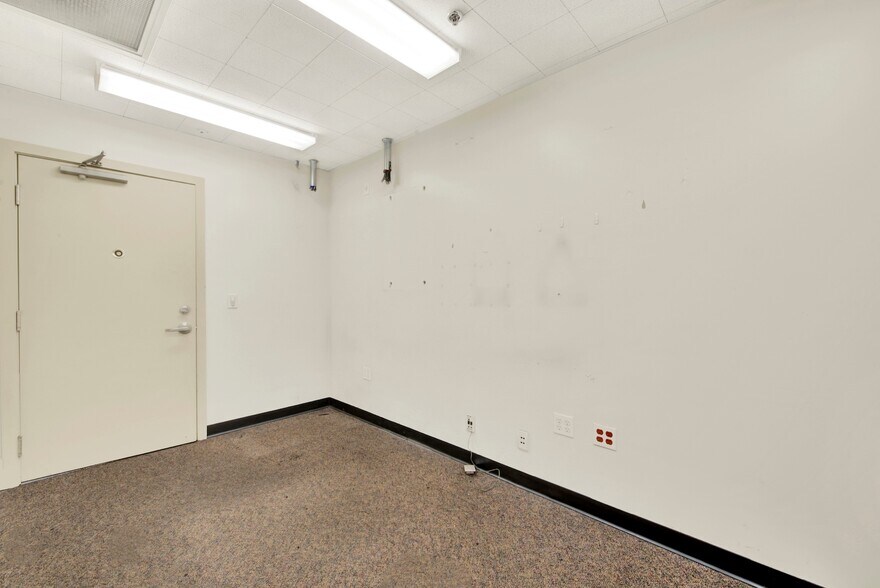 More Photos Of 3340 N Texas St, Fairfield Drugstore For Lease