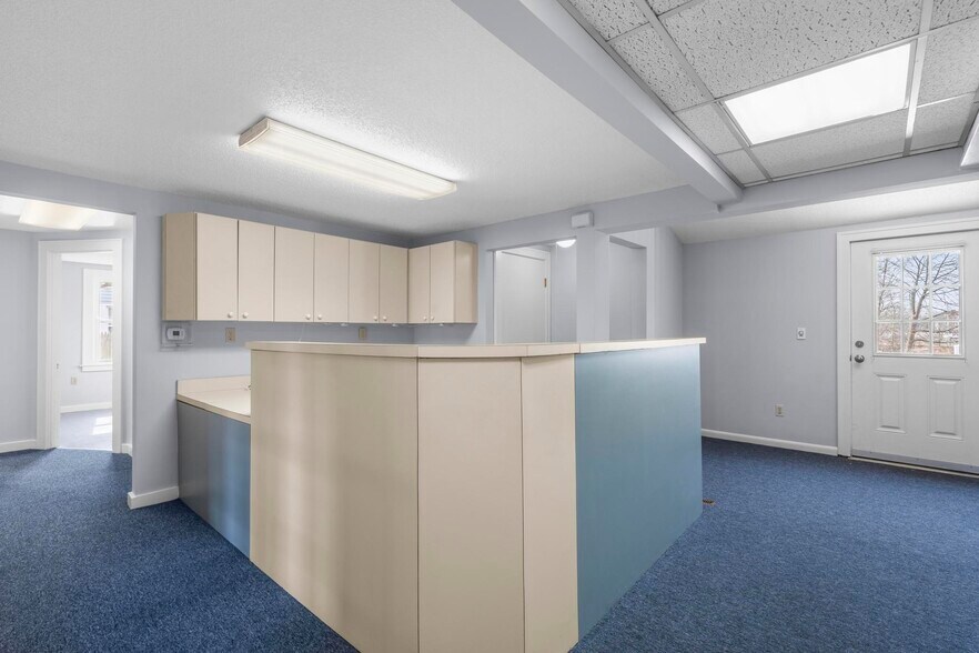 More Photos Of 128 Saltonstall Pky, East Haven Medical For Sale