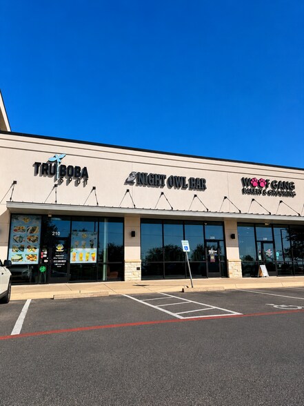More Photos Of 1900 University Blvd, Round Rock Freestanding For Lease